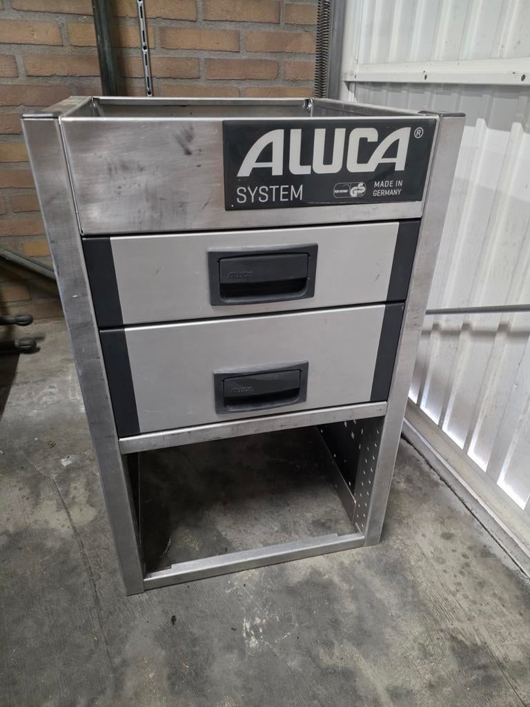 Aluca ladekast voor bedrijfswageninrichting, Ophalen