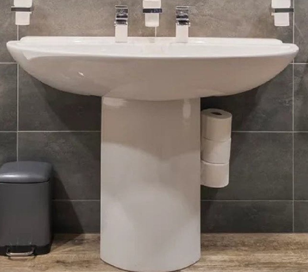 Mooie dubbele wastafel met kraan en onderstel, Huis en Inrichting, Badkamer | Badkamermeubels, Ophalen, Gebruikt, 100 tot 150 cm