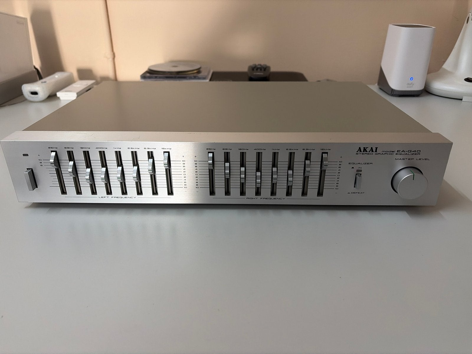 Akai EA-G40 Stereo Grafische Equalizer, Ophalen, Zo goed als nieuw, Stereo, Minder dan 60 watt