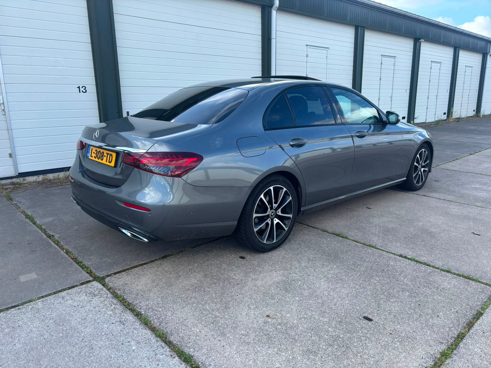 Mercedes-Benz E-Klasse E220 d 194pk 9G-TRONIC 2020 Grijs, Auto's, Mercedes-Benz, Automaat, Achterwielaandrijving, 194 pk, 4 cilinders