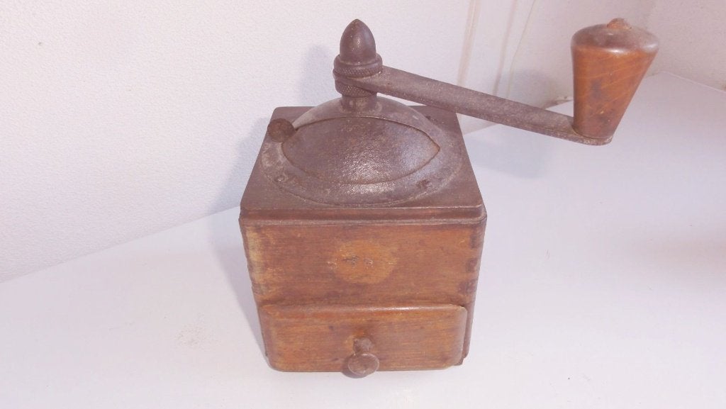 Koffiemolen, 2 antieke koffiemolens oa Pede, Ophalen of Verzenden
