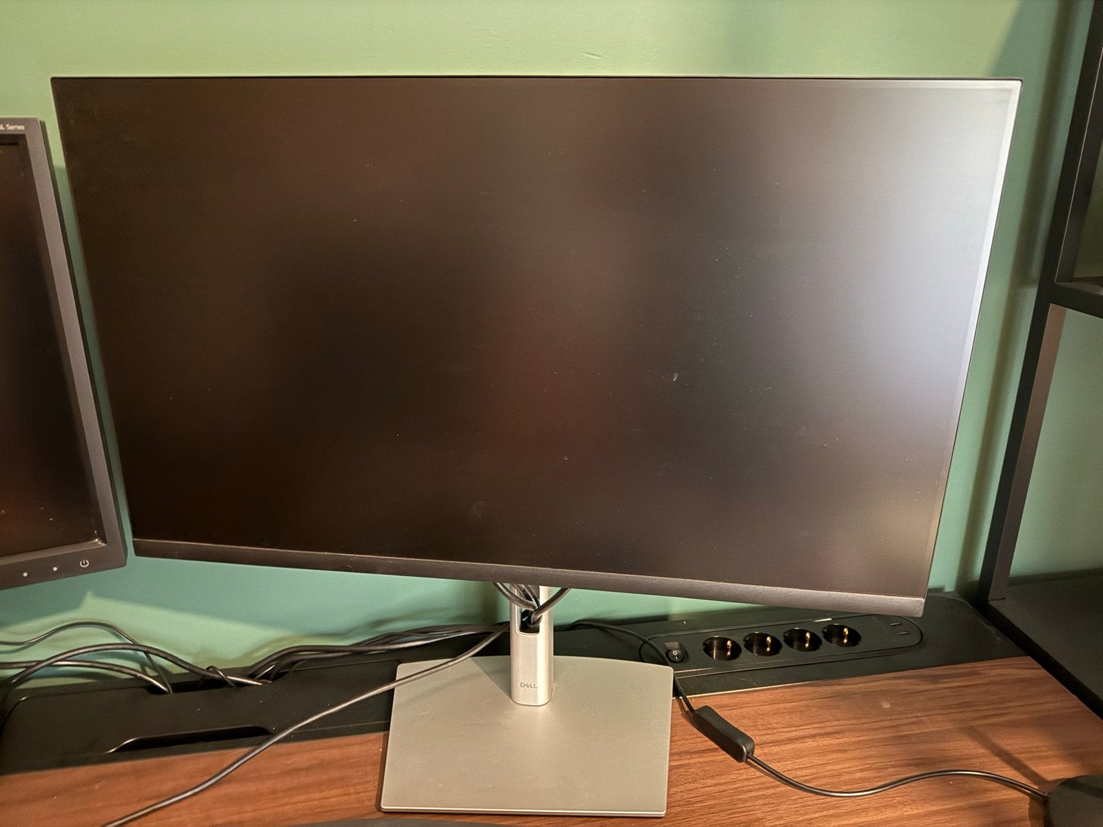 Dell P2722HE & BenQ BL2420T monitoren met Logitech webcam, Computers en Software, Ophalen, Gebruikt, In hoogte verstelbaar, USB-C