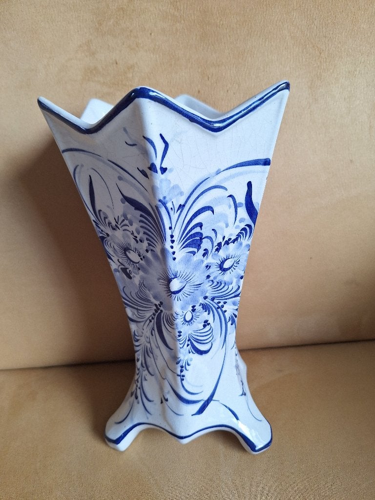 Vintage Portugese vaas met blauw bloemmotief, Antiek en Kunst, Antiek | Vazen, Ophalen