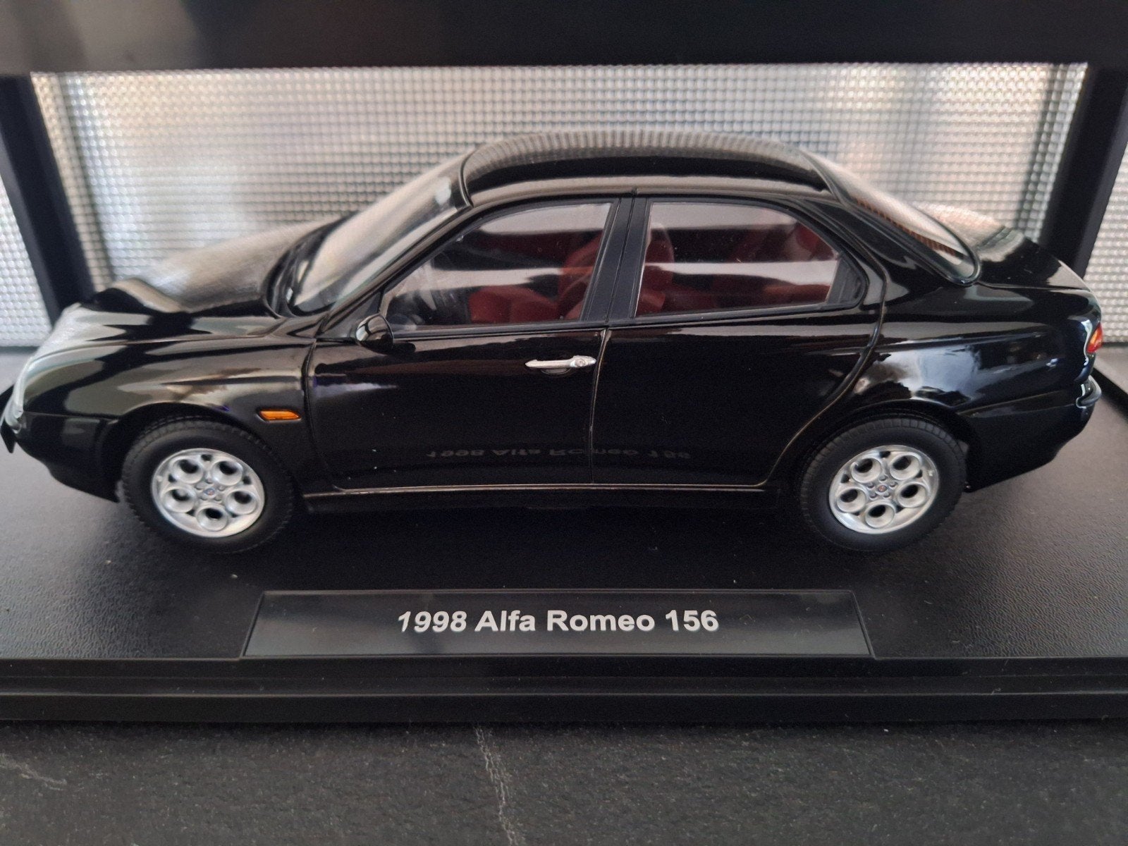 Alfa Romeo 156 1998 Schaal 1:18, Overige merken, Triple 9, Nieuw, Auto