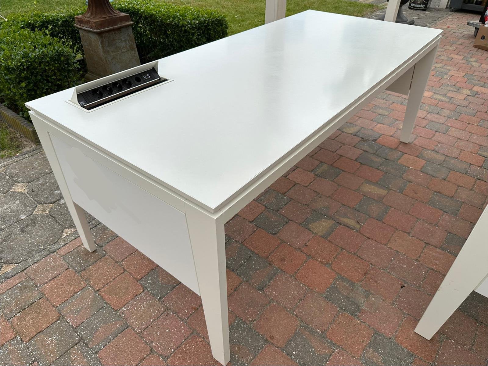 Bureau / werktafel 200x90cm met ingebouwd stopcontactenblok, Ophalen, Zo goed als nieuw