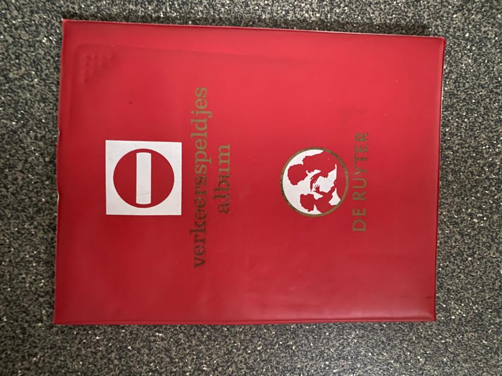 Boek met speldjes, Verzamelen, Speldjes, Pins en Buttons, Ophalen of Verzenden, Gebruikt, Overige onderwerpen