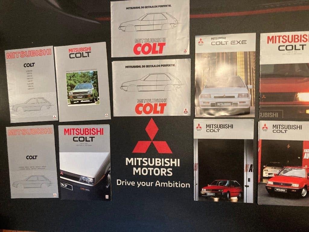 T E A B : 29 verschillende Mitsubishi Colt folders, Boeken, Ophalen, Zo goed als nieuw, Mitsubishi