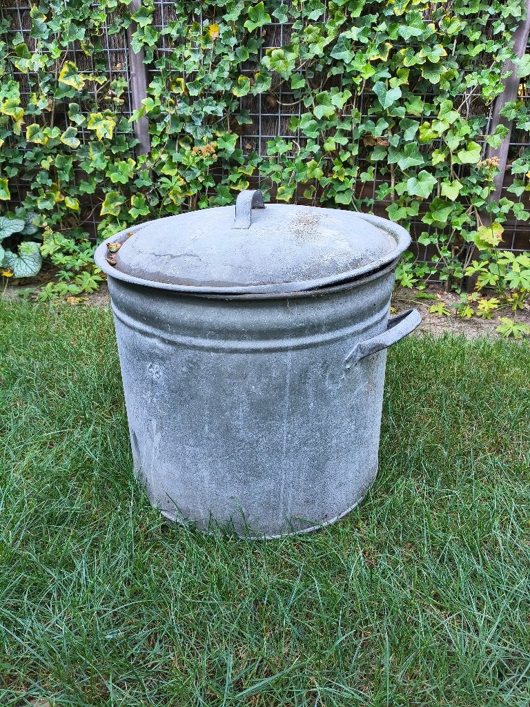 Oude zinken pan wasketel emmer/ afvalbak met deksel nr 68, Ophalen
