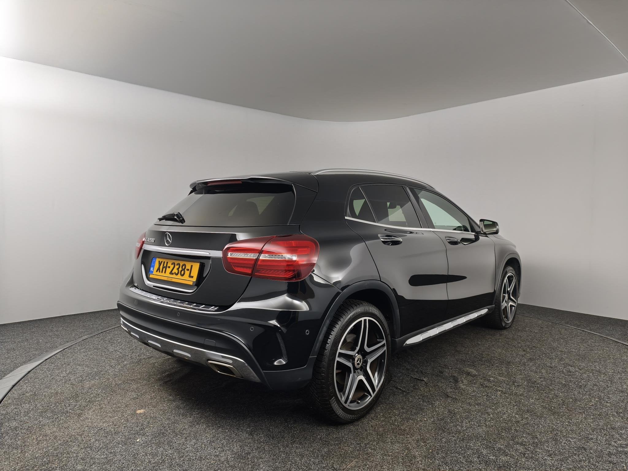 Mercedes-Benz GLA-klasse 200 Premium Plus | elektrisch glaze, Stof, Gebruikt, 715 kg, Zwart