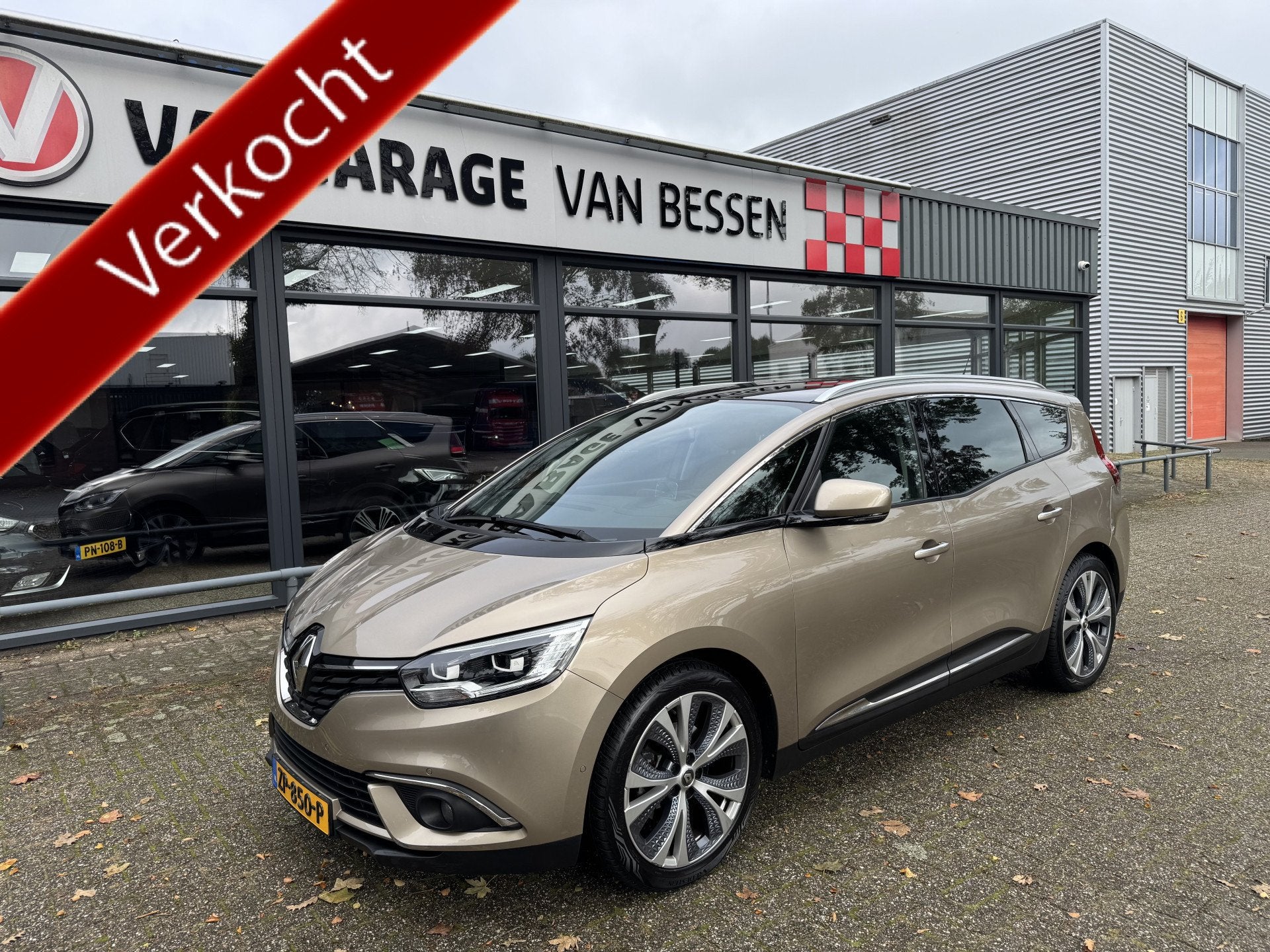 Renault Grand Scénic 1.3 TCe Bose 7p. HEAD UP-PANO-CAMERA-7, Auto's, Voorwielaandrijving, Euro 6, 4 cilinders, Bruin