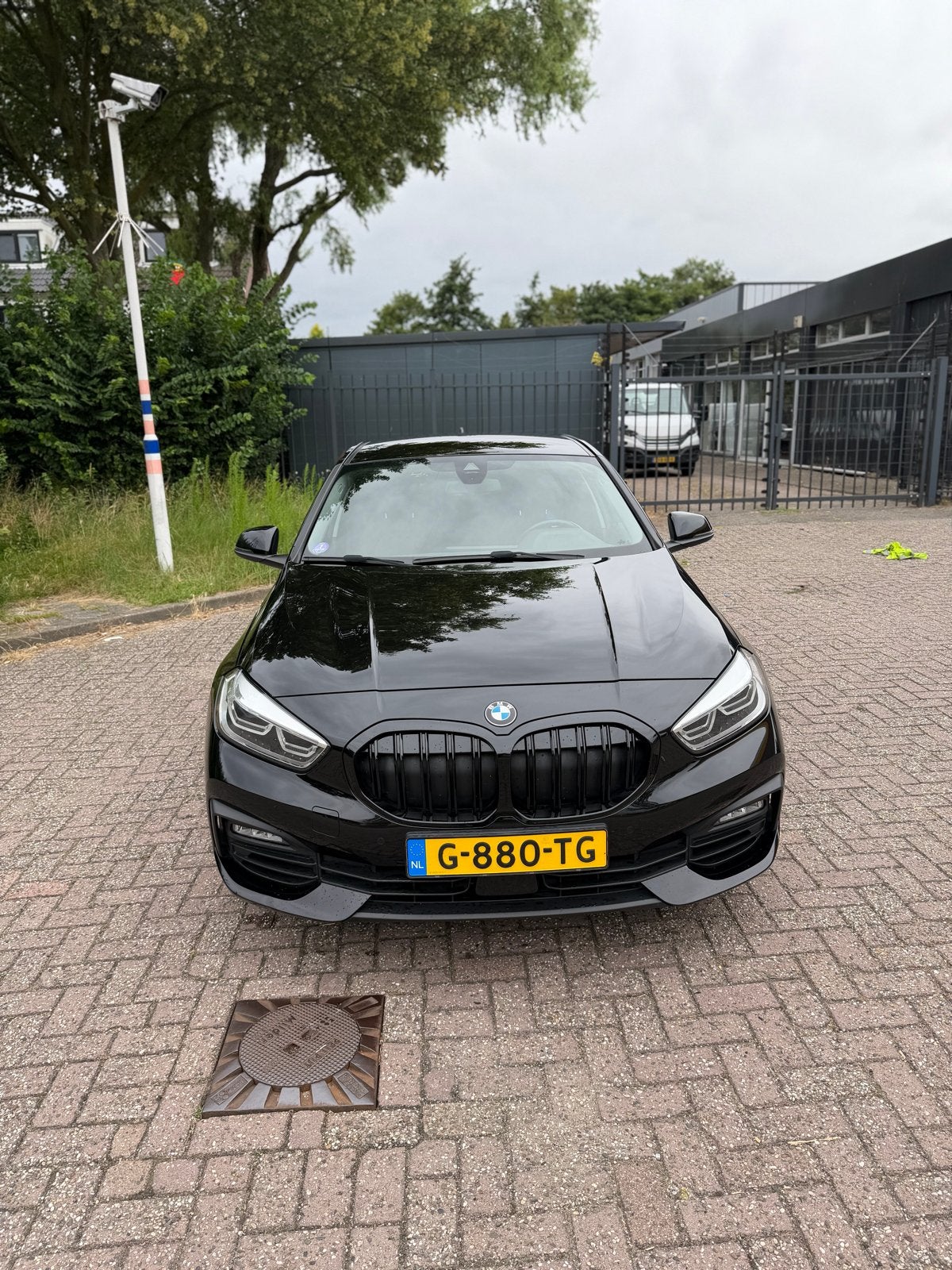 BMW 1-Serie 118i 140pk Aut 2019 Zwart Dealer onderhouden, Auto's, Stof, 1295 kg, Zwart, Origineel Nederlands