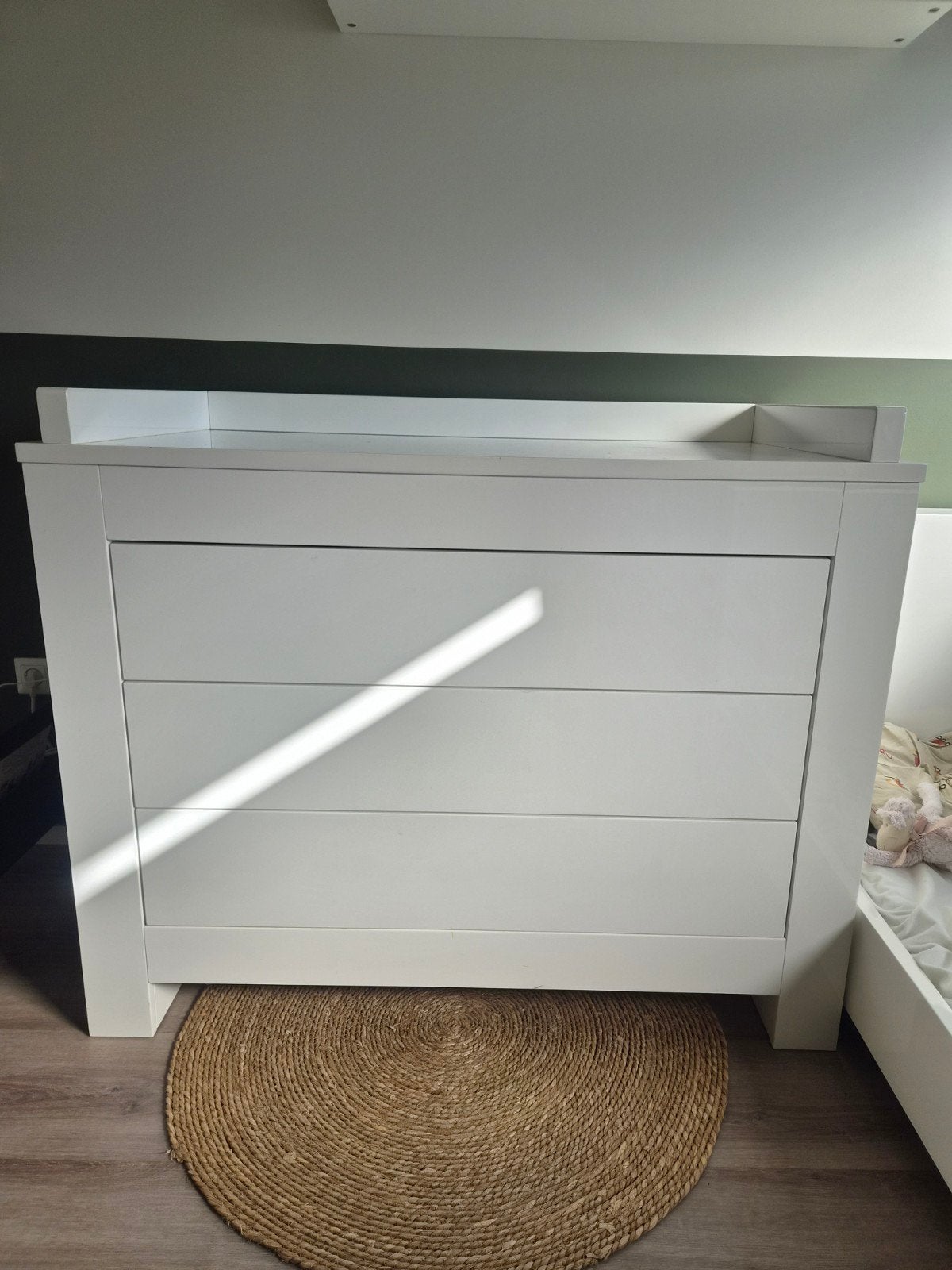 Witte babykamer set: ledikant, commode en wandplank, Ophalen, Gebruikt, Ledikant