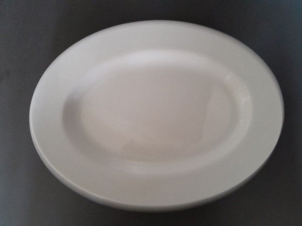Ovale platte schaal creme petrus Regout, Gebruikt, Keramiek, Ophalen of Verzenden, Schaal of Schalen