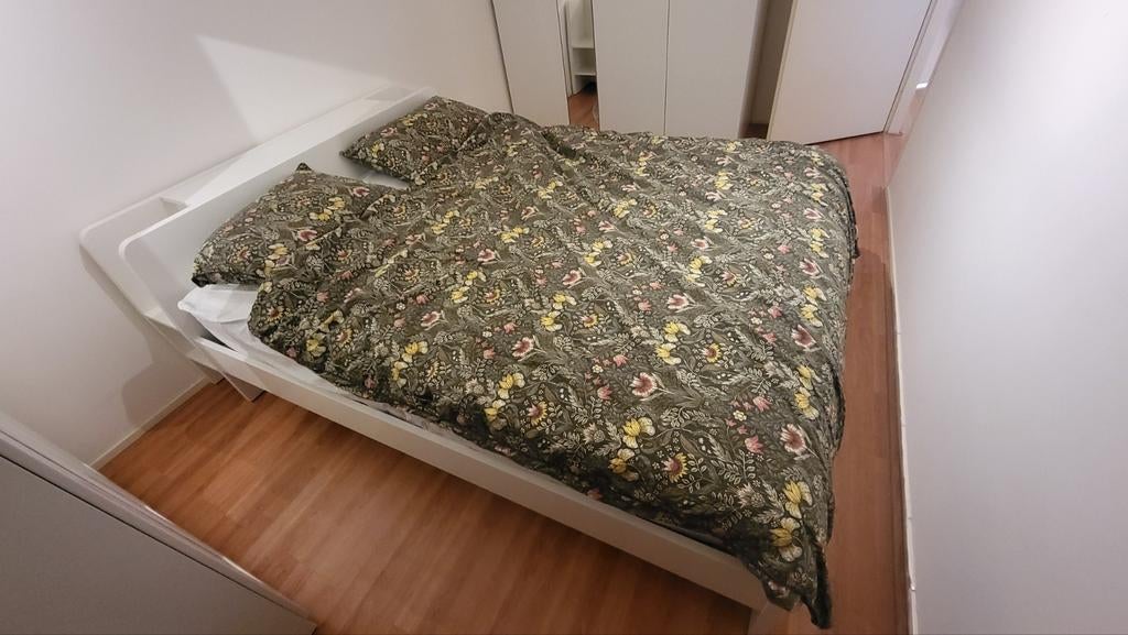 Ikea Askvoll bed 160x200 + hoofbord + lattenbodems + matras, Ophalen, Gebruikt, Wit, Tweepersoons