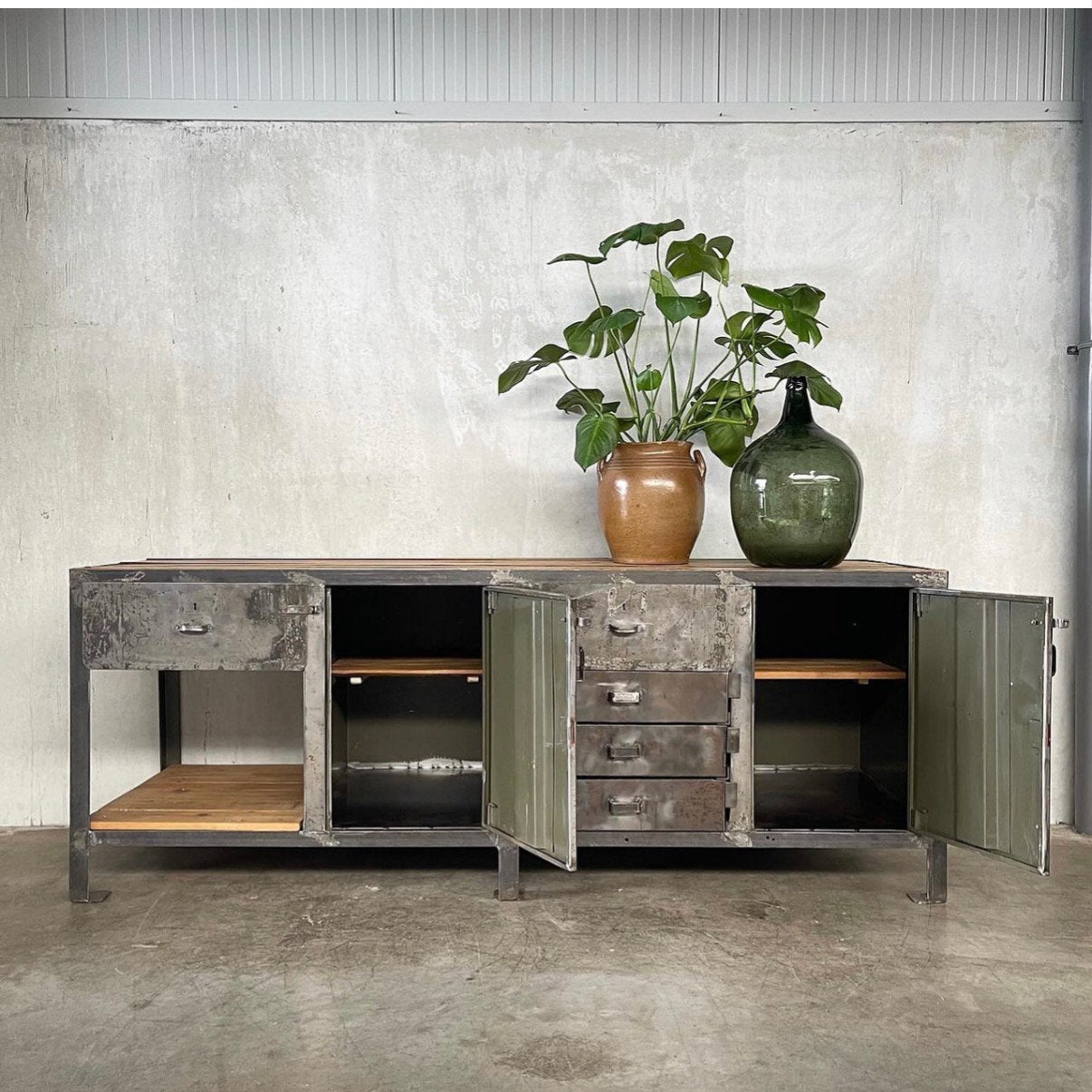 Oude industriële werkbank, vintage dressoir, toonbank,, Ophalen