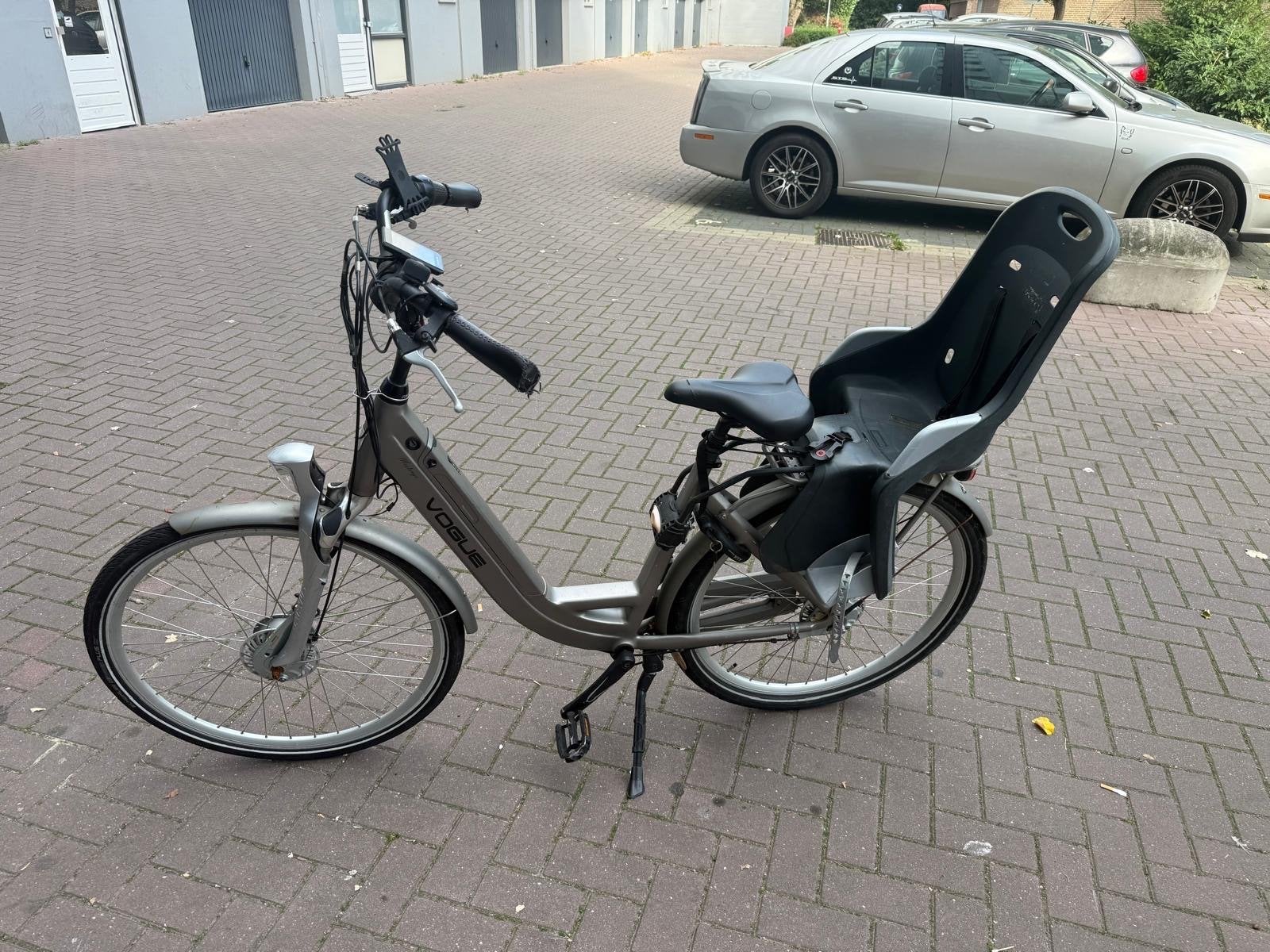 Vogue elektrische fiets met kinderzitje, Gebruikt, 51 tot 55 cm, 30 tot 50 km per accu, Ophalen