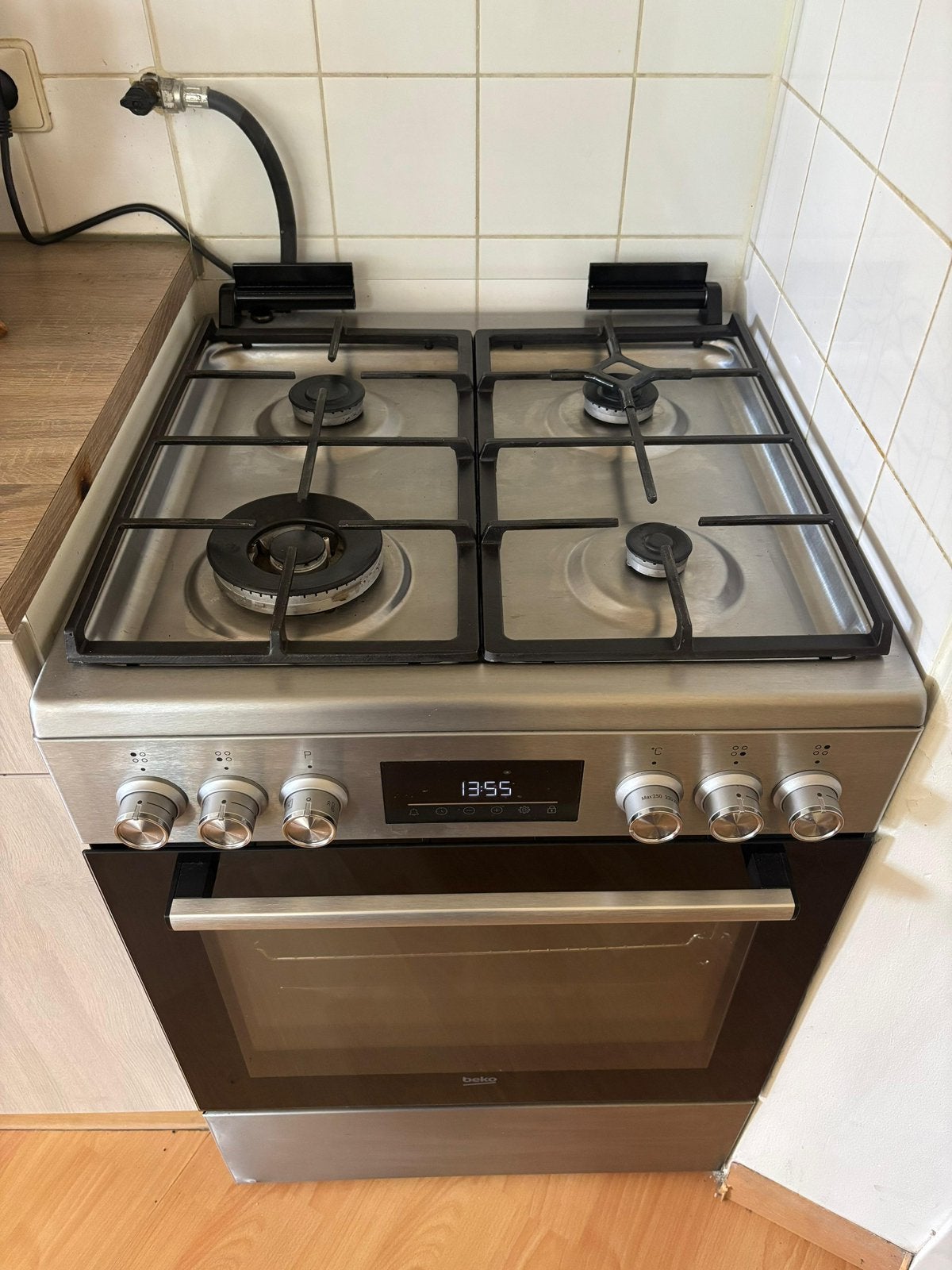 Beko Gasfornuis met elektrische oven – Zo goed als nieuw, Zo goed als nieuw, Gas, Vrijstaand, 85 tot 90 cm