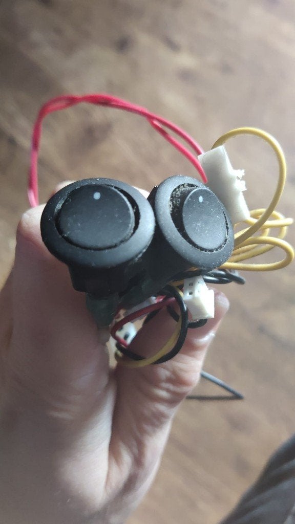 Schakelaar 2x12V, Ophalen of Verzenden