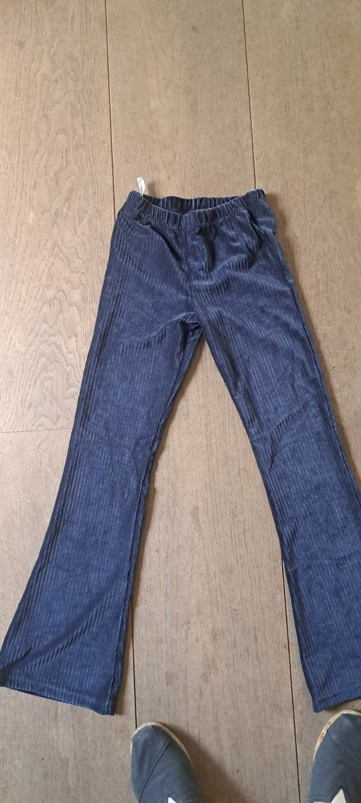 Blauwe ribbroek legging meisje mt 128 wijde pijpen, Broek, Meisje, Ophalen of Verzenden, Zo goed als nieuw