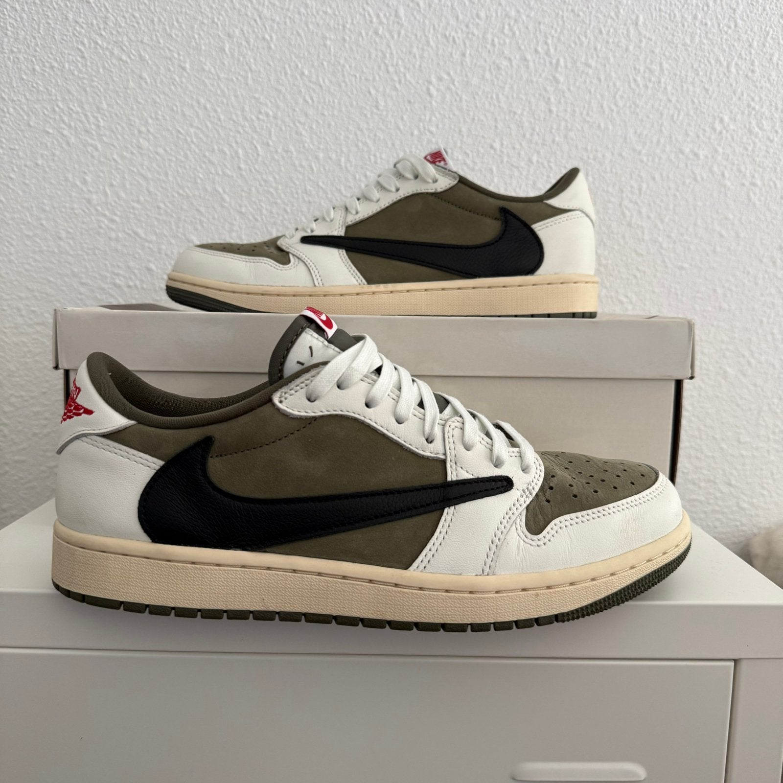 Jordan 1 Retro Low OG SP Travis Scott Medium Olive 42,5, Ophalen of Verzenden, Zo goed als nieuw, Overige kleuren, Sneakers of Gympen