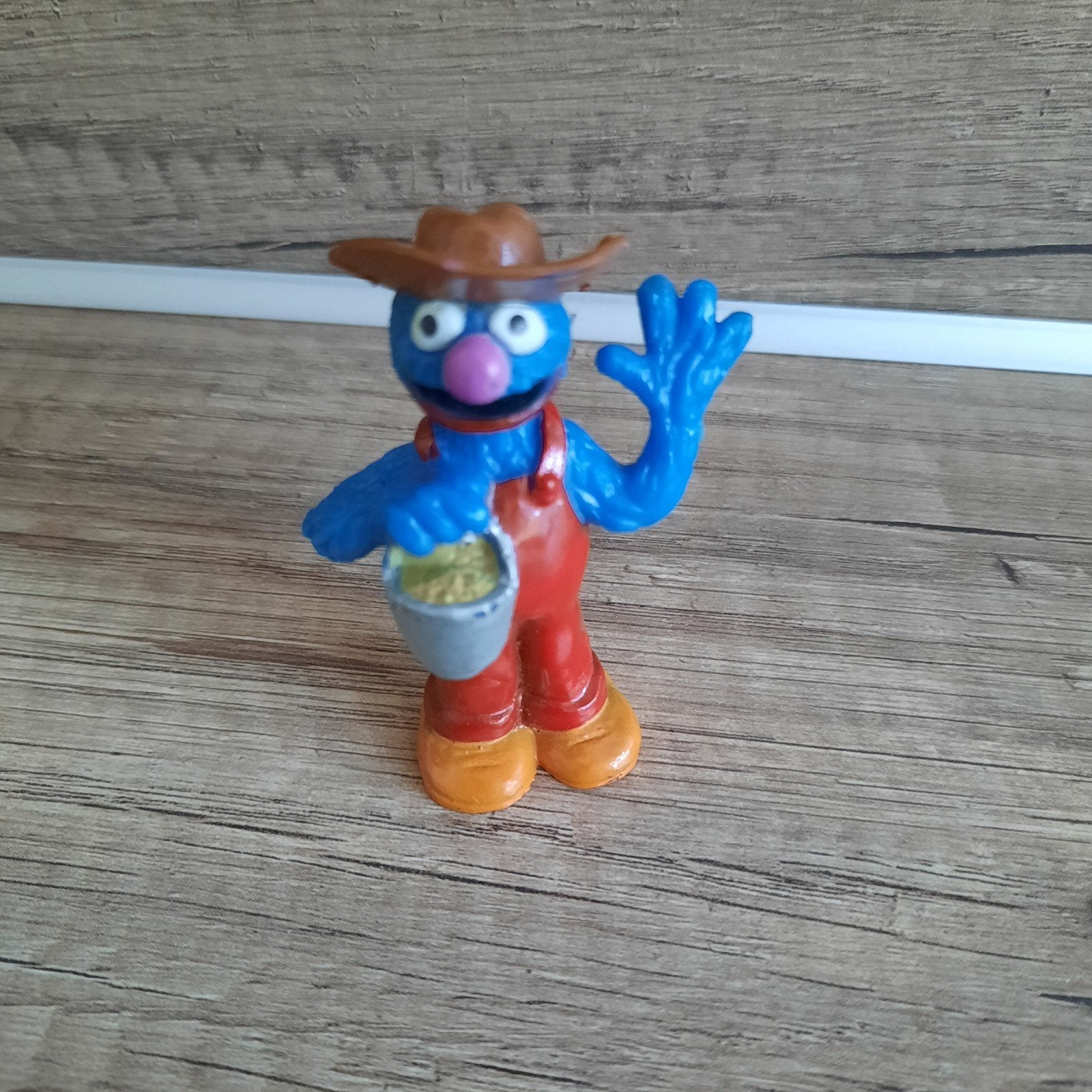 Gover als Boer in Sesamstraat JHP China, Verzamelen, Poppetjes en Figuurtjes, Ophalen of Verzenden, Zo goed als nieuw