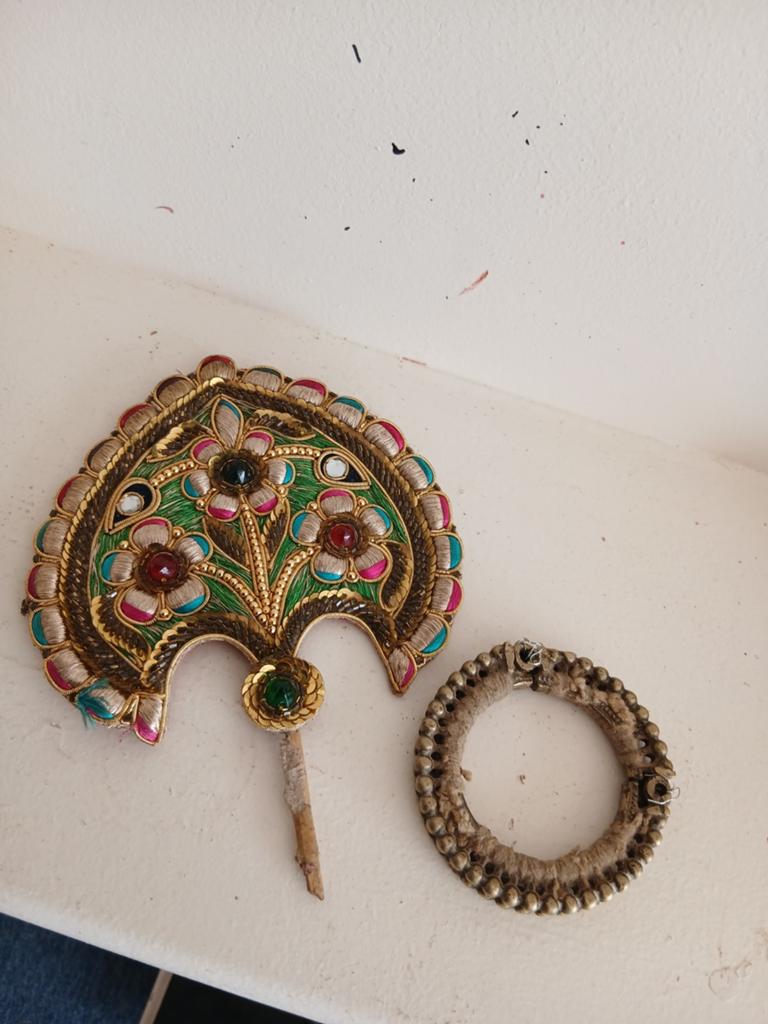 India kroon versiering hindoe beeld ?  en armband, Ophalen of Verzenden