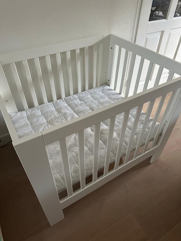 Kidsmill Alaska Box Mat Wit - Verstelbare Bodem, Kinderen en Baby's, Boxen, Zo goed als nieuw, Rechthoekig, In hoogte verstelbaar