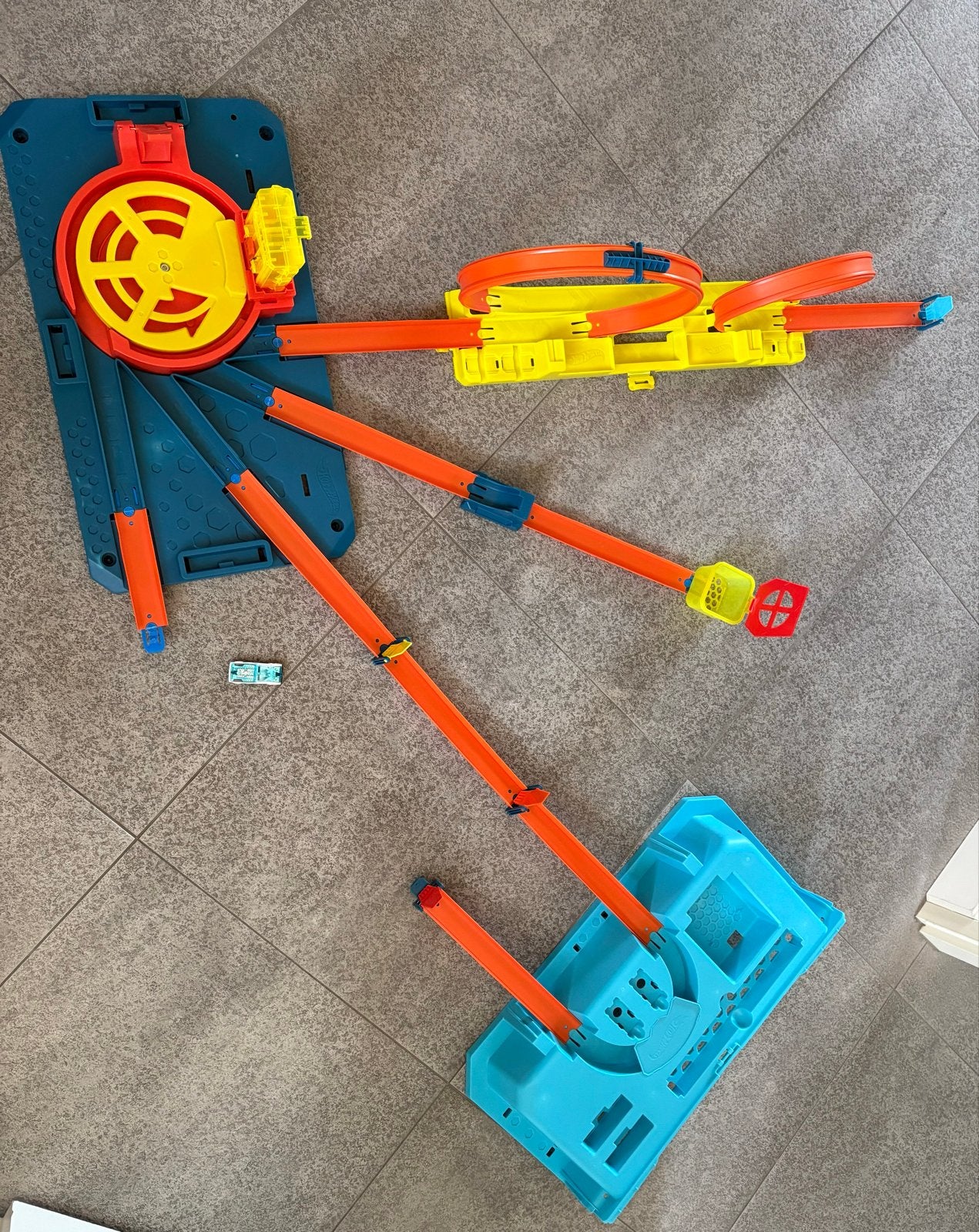 Hot wheels uitgebreide set!!!, Kinderen en Baby's, Speelgoed | Racebanen, Racebaan, Ophalen of Verzenden, Zo goed als nieuw, Met looping