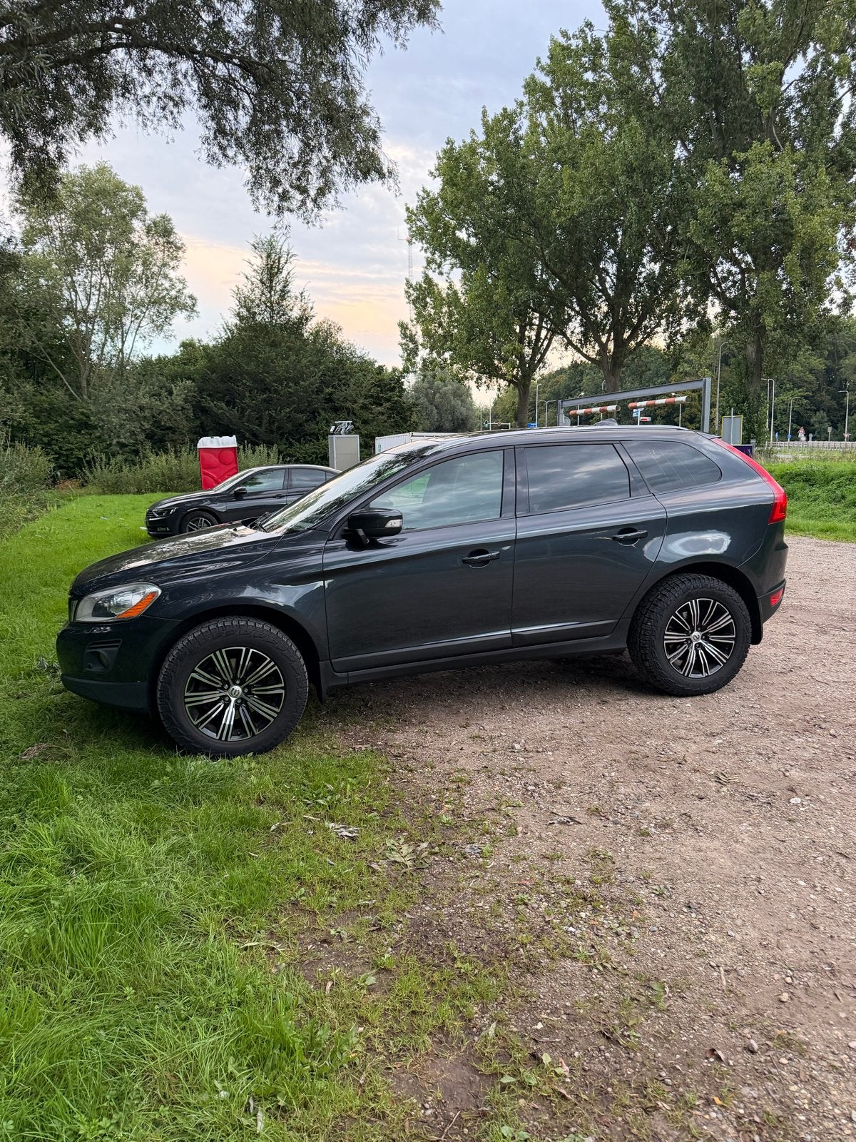 Volvo XC60 2.4 D5 AWD automaat 2009 youngtimer overland, Auto's, 197 €/maand, 2000 kg, Origineel Nederlands, 205 pk