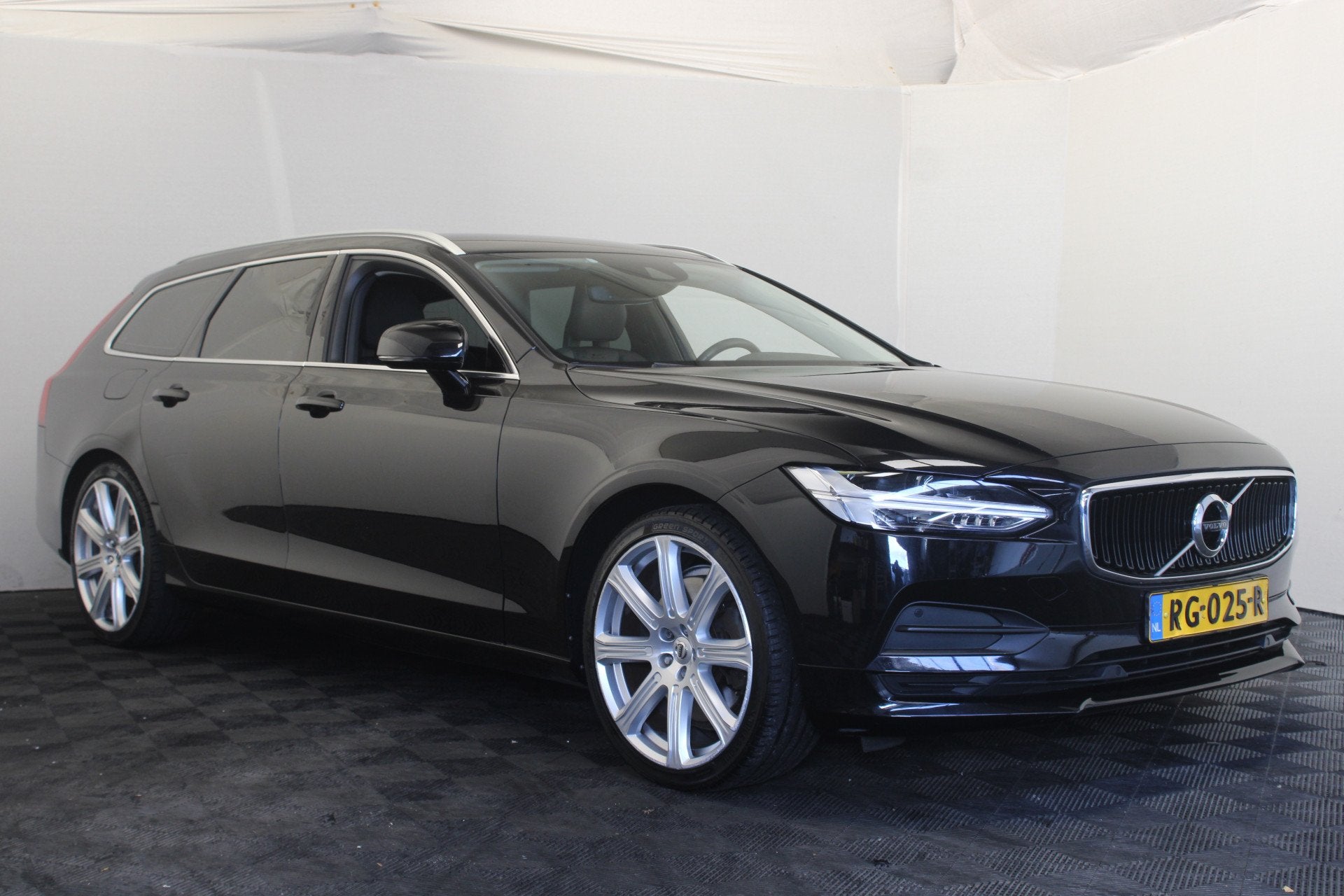 Volvo V90 2.0 T5 90th Anniversary Edition (bj 2017), 15 km/l, 4 cilinders, 1969 cc, Zwart