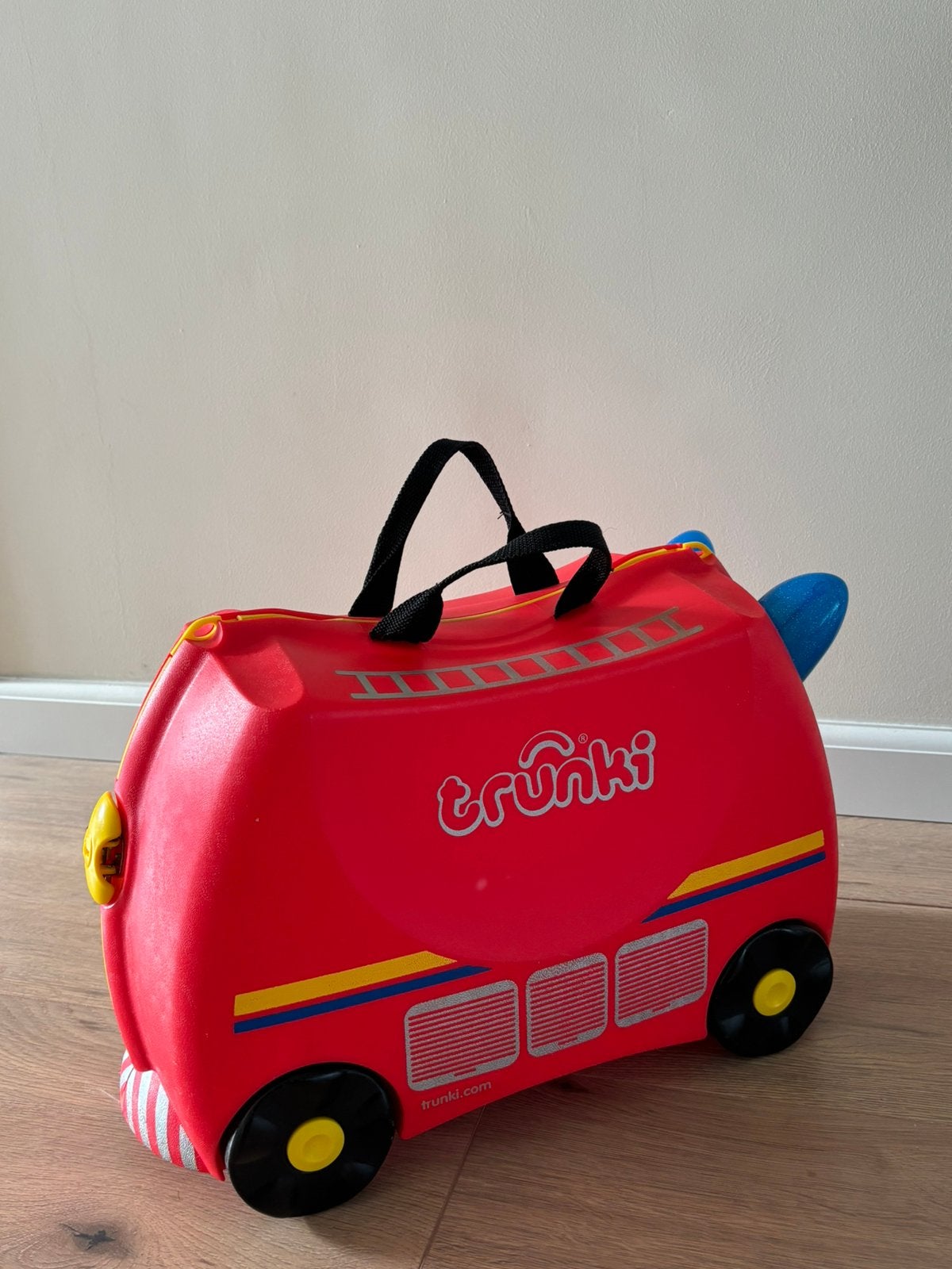 Trunki brandweerwagen kinderkoffer – ride-on handbagage, Sieraden, Tassen en Uiterlijk, Hard kunststof, Minder dan 50 cm, Ophalen of Verzenden