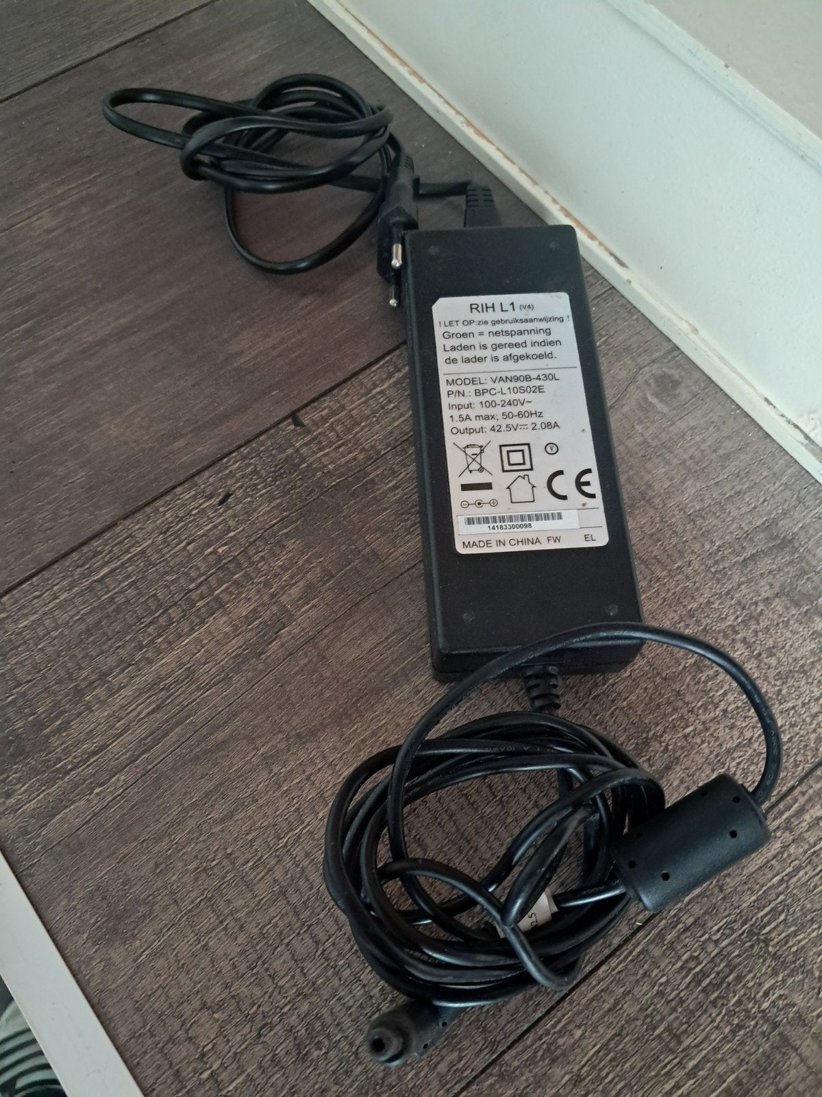 RIH L1 Oplader - 42.5V 2.08A, Ophalen of Verzenden