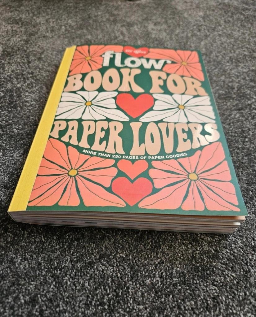 Flow Book for Paper Lovers 10 Paperbook 10e editie Paperlove, Boeken, Ophalen of Verzenden, Zo goed als nieuw, Scrapbooking en Knutselen