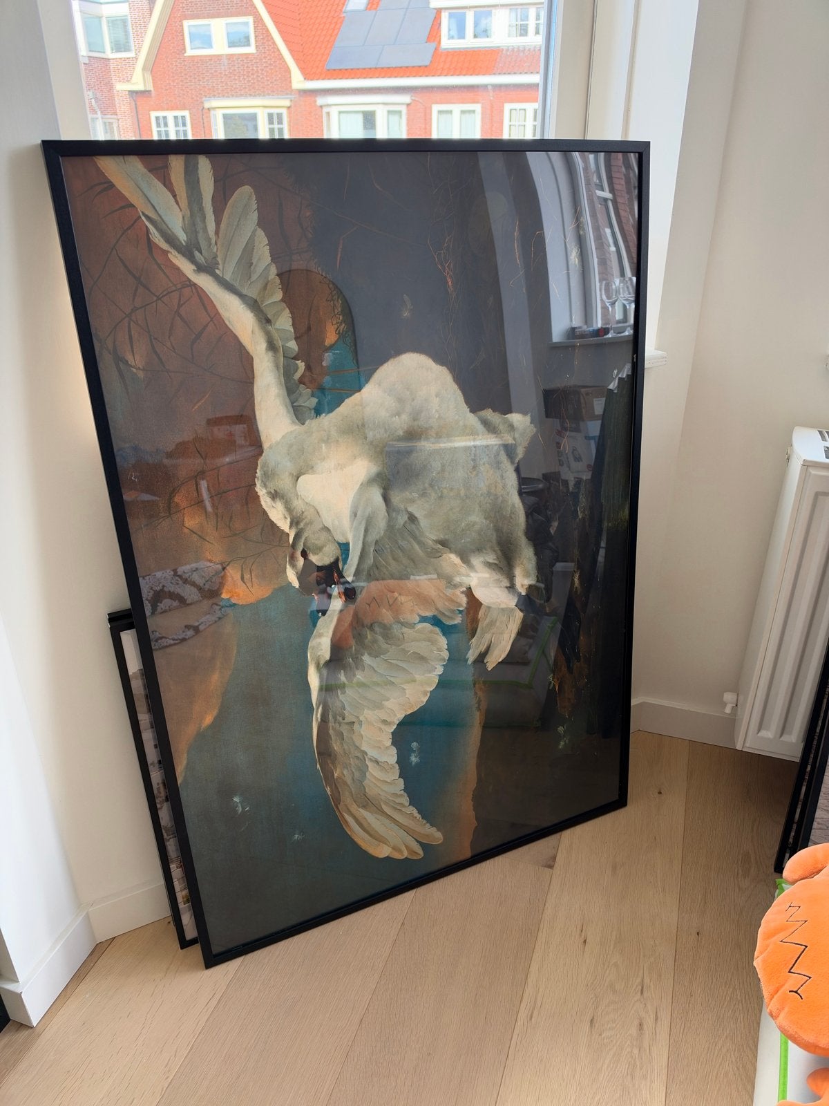 Grote ingelijste print van De bedreigde zwaan houten lijst, Achter glas, Dieren, Ophalen of Verzenden, Klassiek