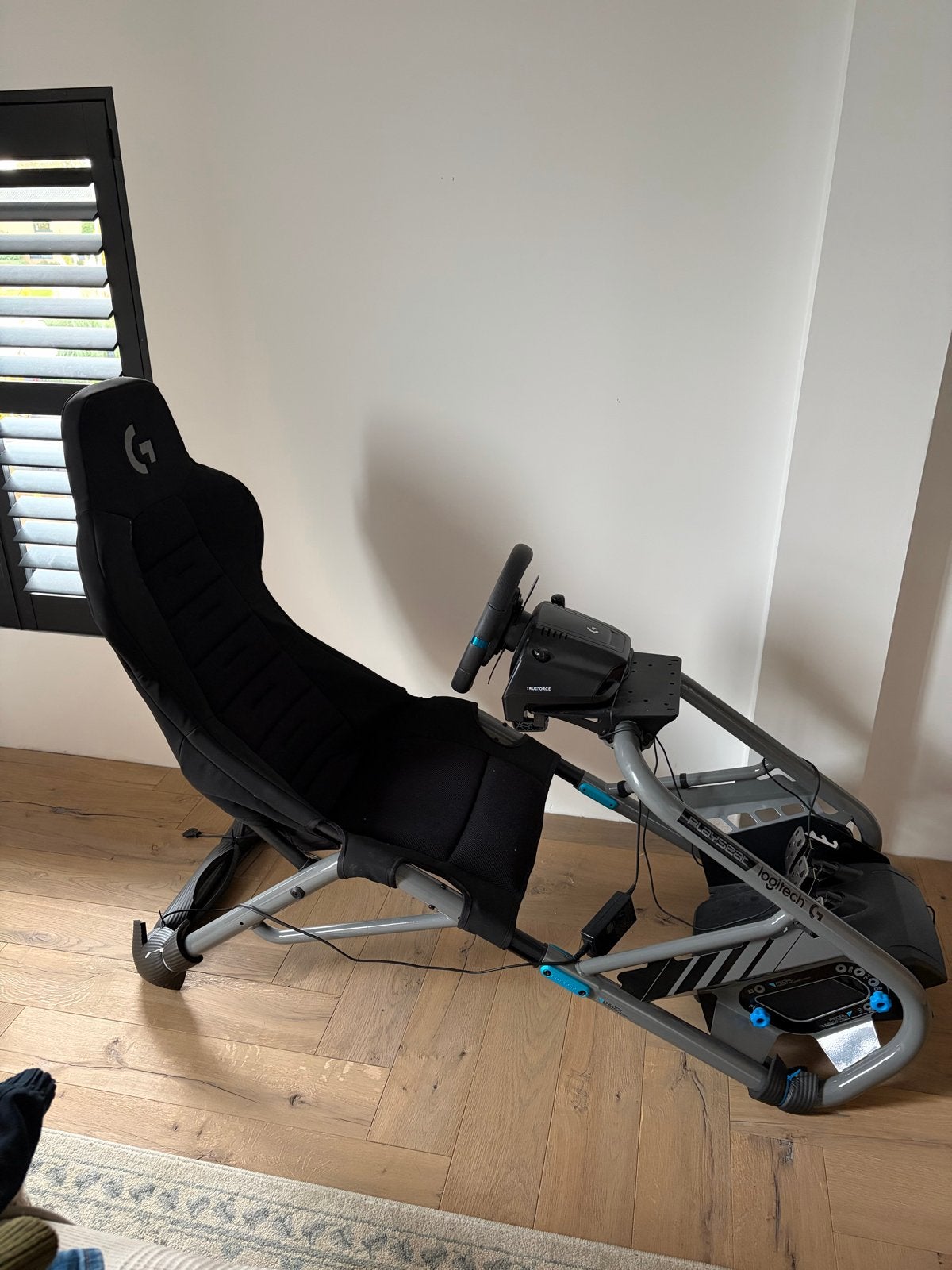 Logitech G923 racestuur met Playseat Challenge, Spelcomputers en Games, Ophalen, Racestoel, Force feedback, Zo goed als nieuw