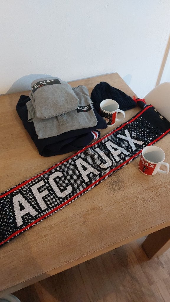 AJAX kledingpakket/ Fanpakket: oa Hoodie, Vest, Sjaal, Muts, Ophalen of Verzenden, Zo goed als nieuw, Ajax, Shirt