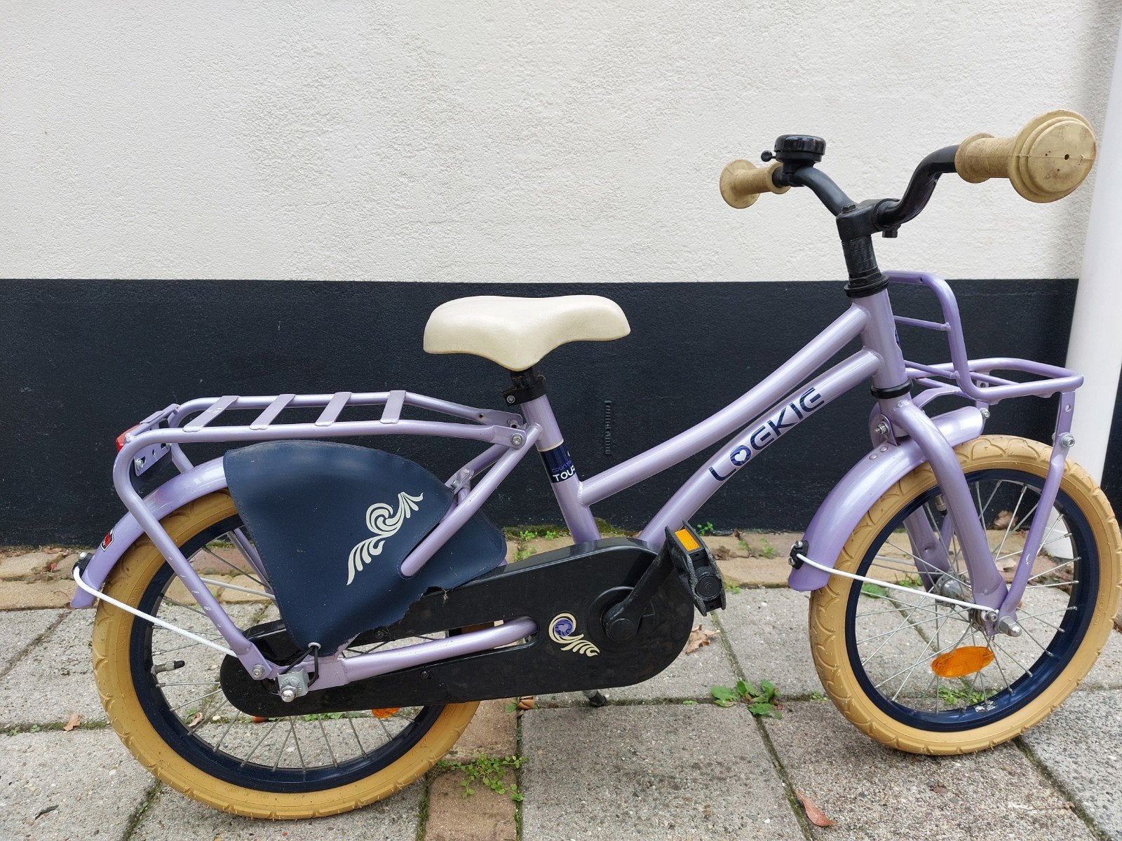 Loekie kinderfiets 16 inch met terugtraprem enbagagedrager