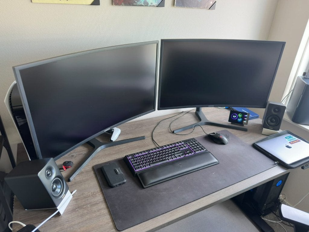 1x Samsung C32HG70 32" QHD 144Hz Curved Gaming Monitor, 101 t/m 150 Hz, Curved, VA, Minder dan 1 ms