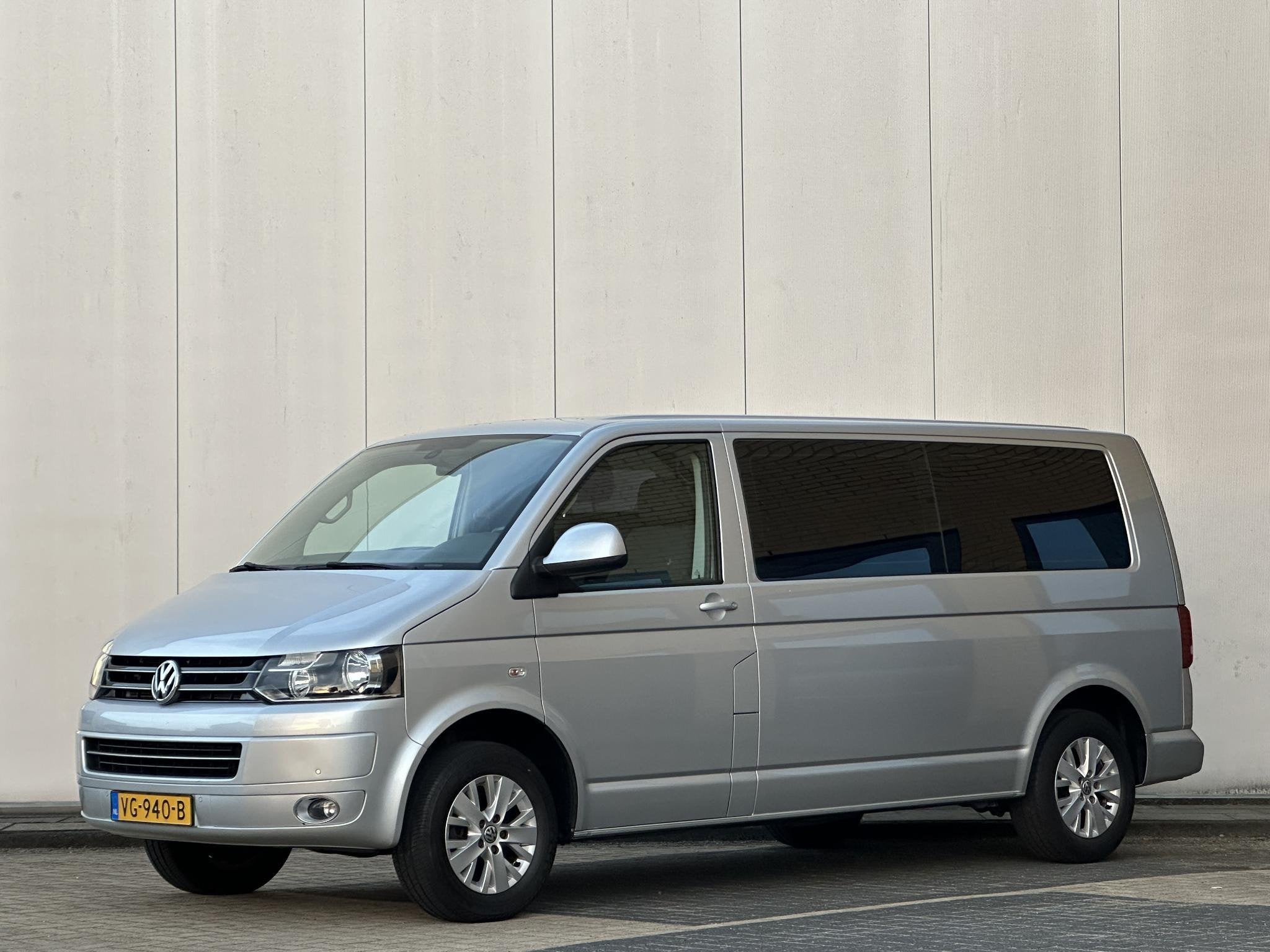 Volkswagen Transporter 2.0 TDI L2H1 DC 140PK l 1e Eig. l Dea, Euro 5, Stof, Gebruikt, 4 cilinders