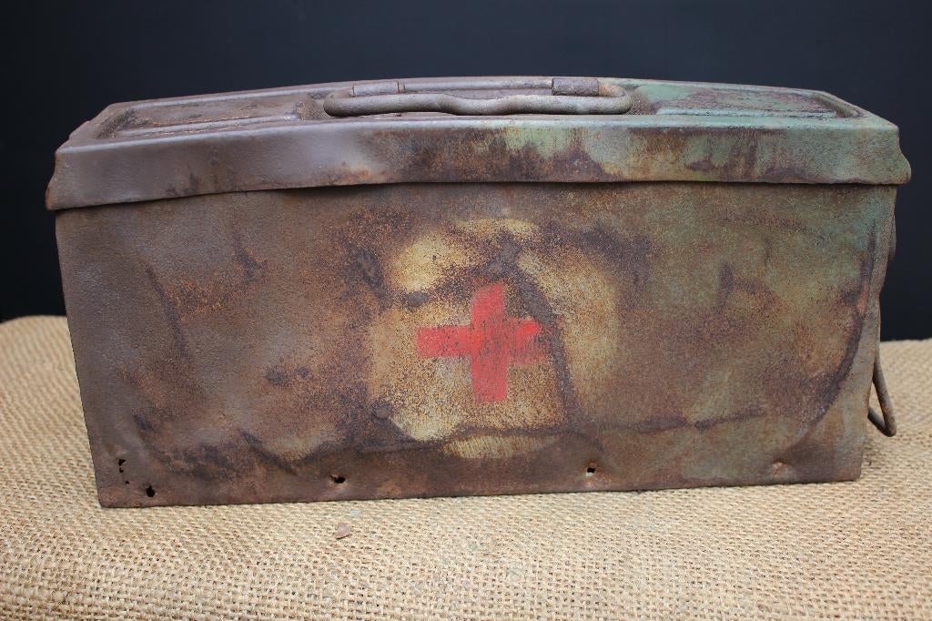 WO2 Duitse Sanitäter CAMO MG box, Ophalen of Verzenden, Landmacht, Duitsland, Kist of Geocache