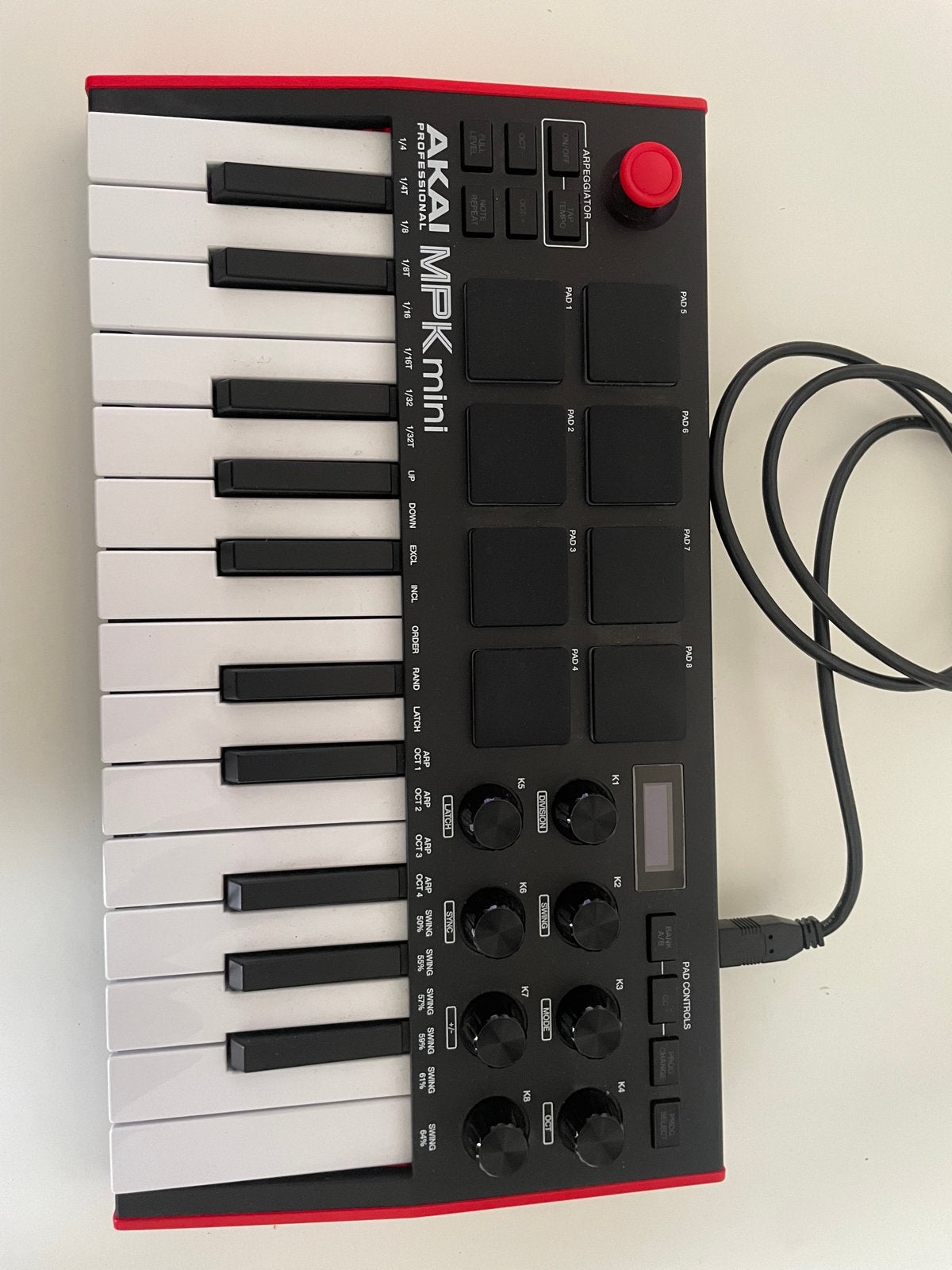 Akai MPK Mini, Muziek en Instrumenten, Midi-apparatuur, Ophalen, Zo goed als nieuw
