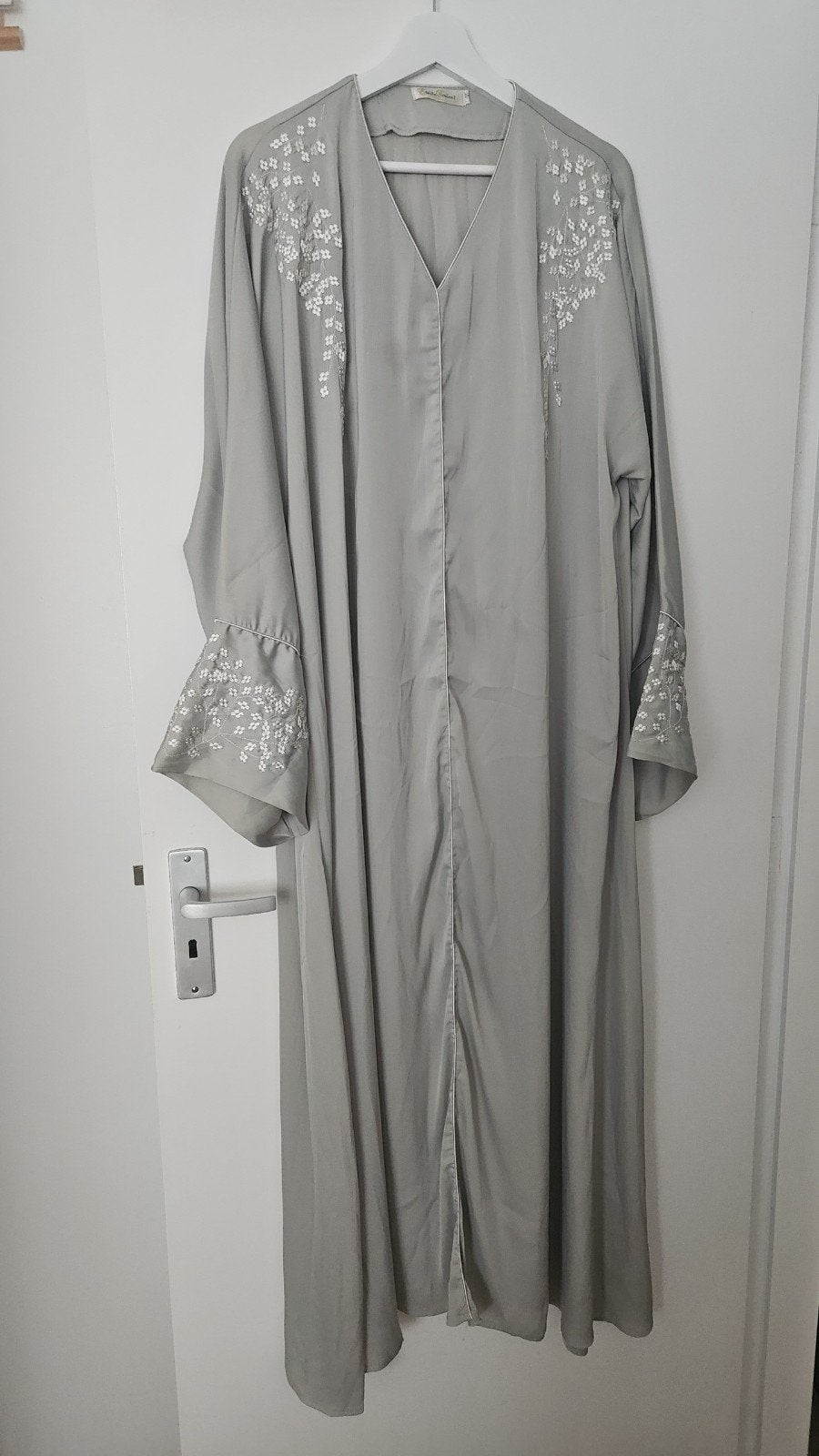 Muntgroene Abaya xxl met Witte Borduurdetails, Ophalen of Verzenden, Zo goed als nieuw, Maat 46/48 (XL) of groter, Groen