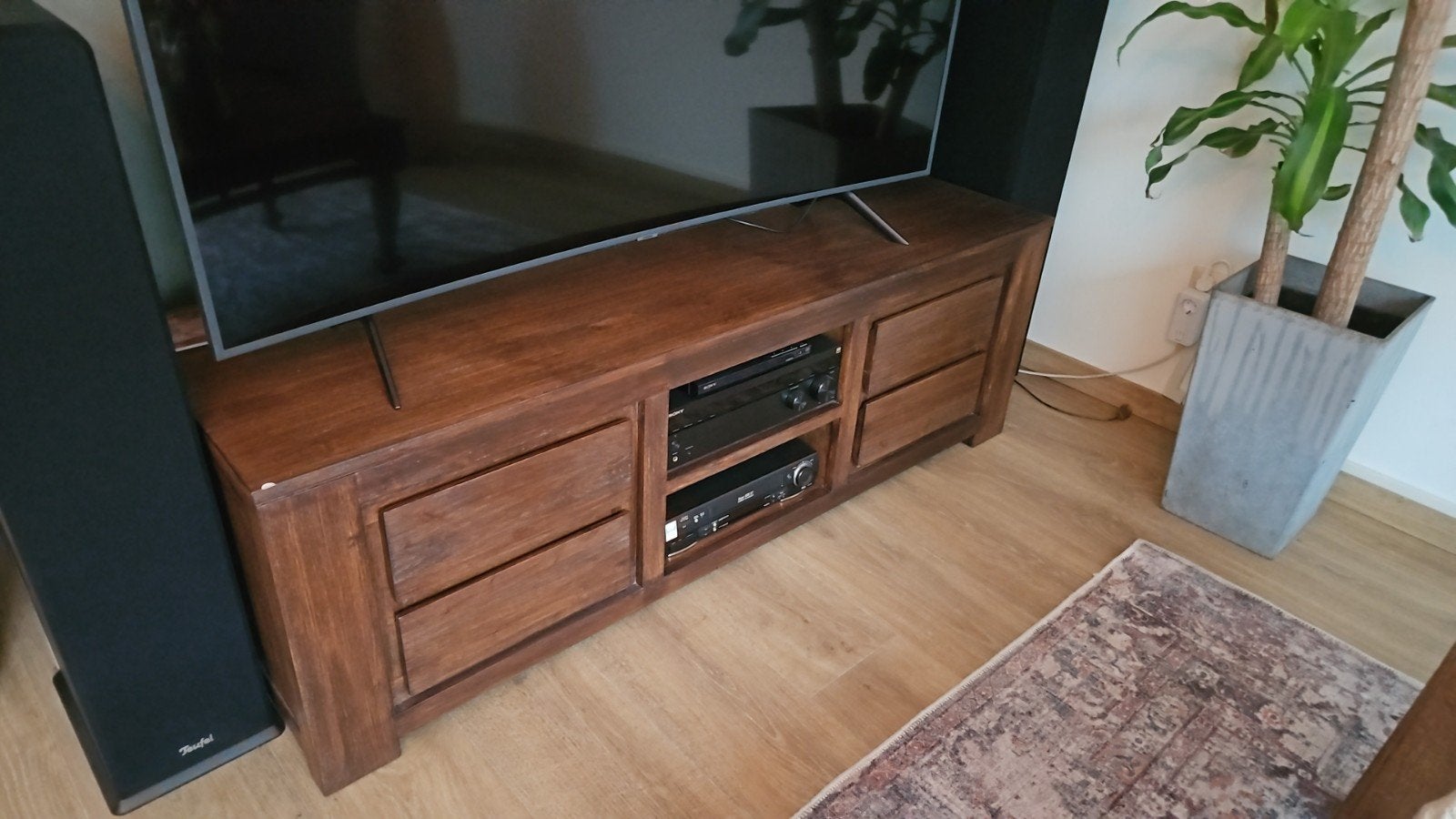Gratis donker eiken tv meubel, Ophalen, Zo goed als nieuw, 25 tot 50 cm, Minder dan 100 cm