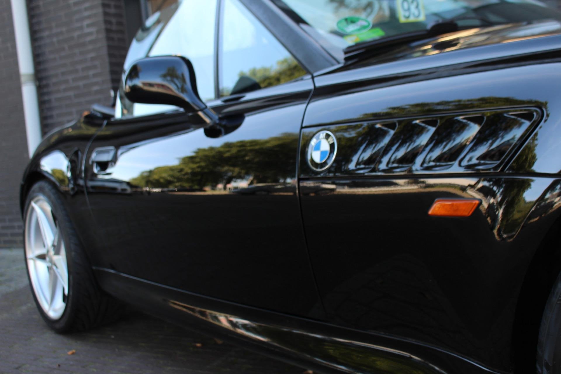 BMW Z3 Roadster 1.8 NETTE CONDITIE ORIGINEEL!, Auto's, Voorwielaandrijving, Stof, Zwart, Cabriolet