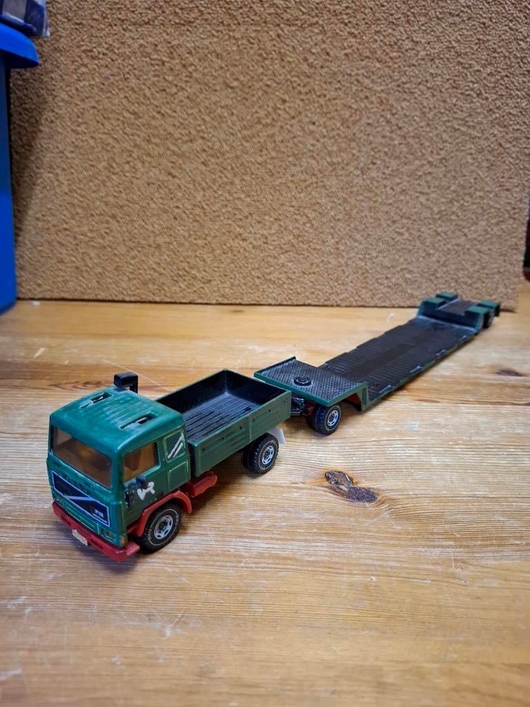 Siku Volvo met aanhanger dieplader, Ophalen of Verzenden, Gebruikt, Bus of Vrachtwagen, SIKU