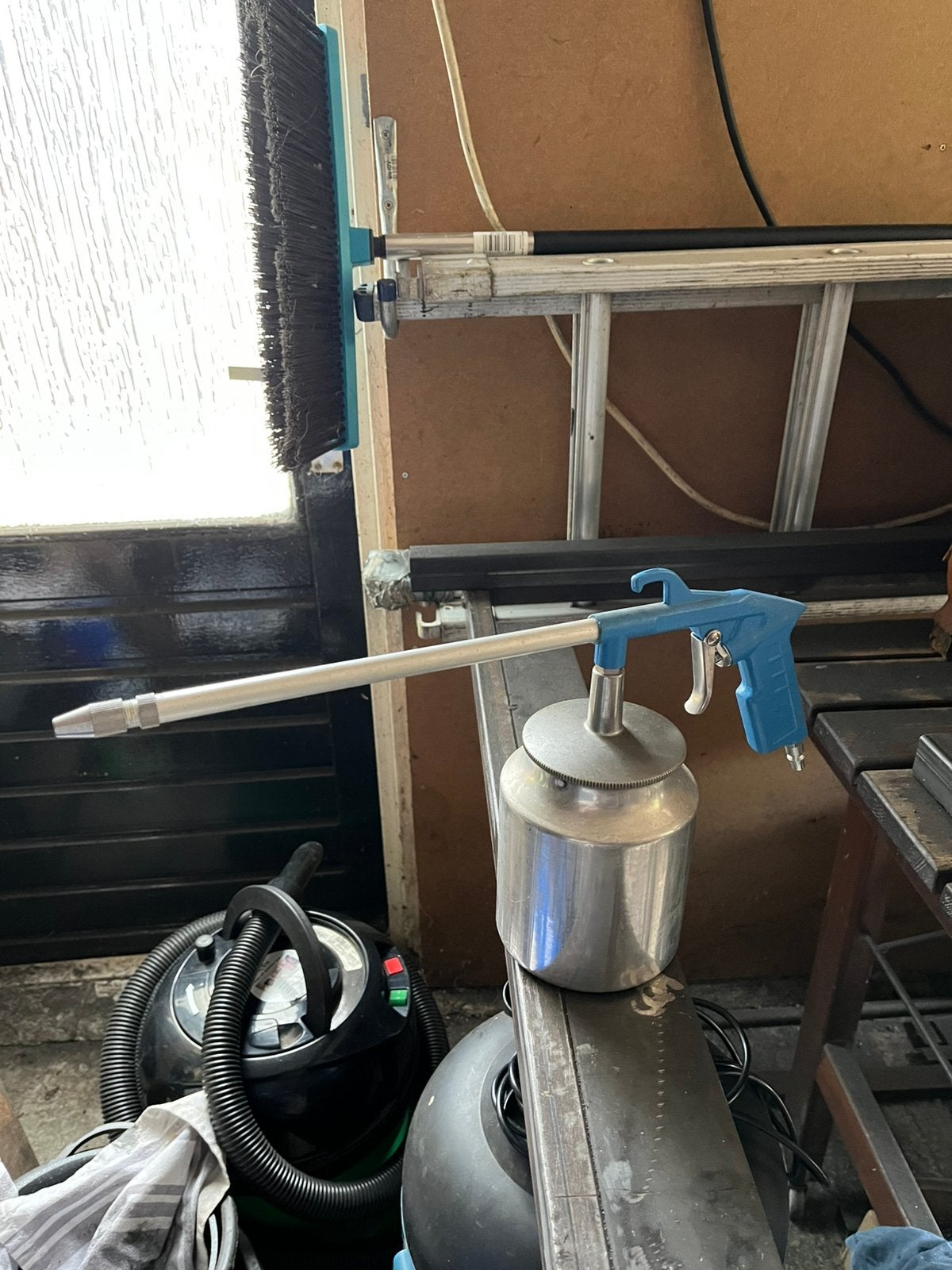 Te koop 1 bekerspuit ( norzel) en 1 vloeistof spuit, Ophalen