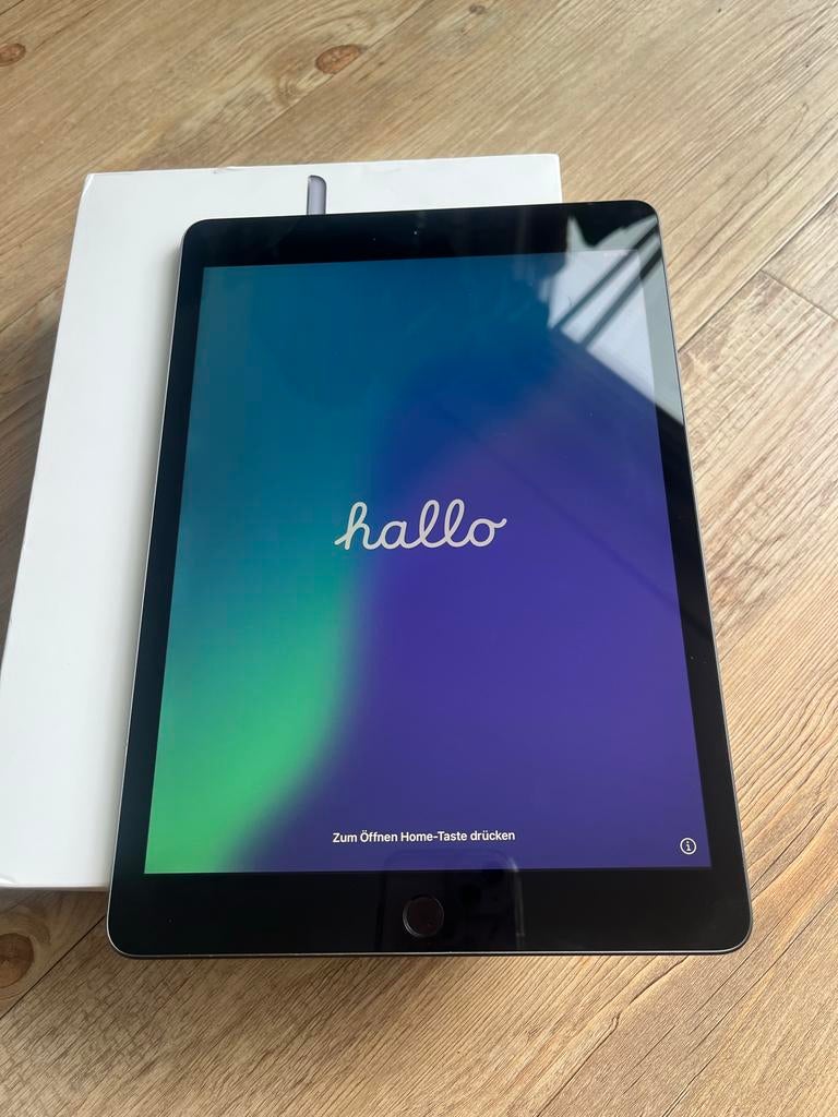 Apple iPad 9e generatie 32 Gb Wi-Fi Spacegrijs, Computers en Software, Windows Laptops, Ophalen of Verzenden, Zo goed als nieuw