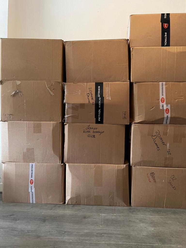 partij handel korte broeken nieuw 2000 stuks MOET WEG, Kleding | Dames, Overige Dameskleding, Ophalen, Nieuw