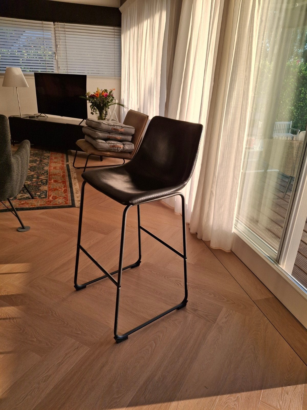 Label 51 leren barkrukken zwart, Huis en Inrichting, Met voetsteun, Ophalen of Verzenden, Zo goed als nieuw, 90 cm of meer
