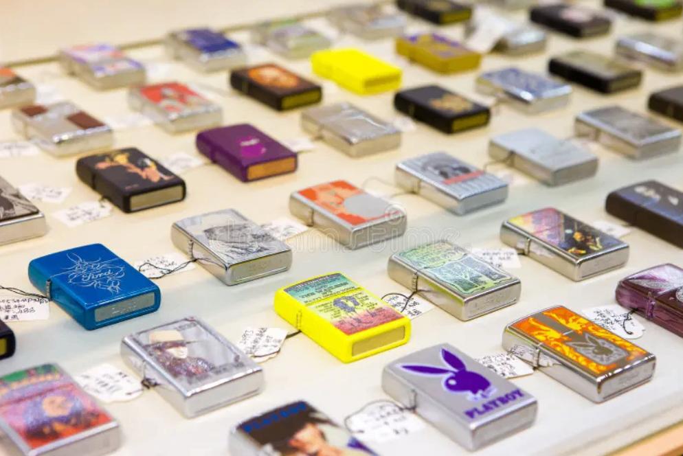 GEZOCHT: Zippo aansteker verzamelingen (ook Dupont, Dunhill), Ophalen of Verzenden, Zo goed als nieuw, Aansteker